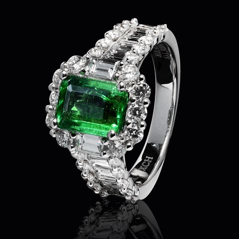 Ring with green gem